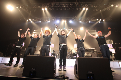 初の単独ワンマンツアーとなった『鈴村健一1stLiveTour2010“Becoming”』ファイナルとなったSHIBUYA-AX追加公演をレポート――「僕は一足早く2010年を迎えていたのかも？」-21