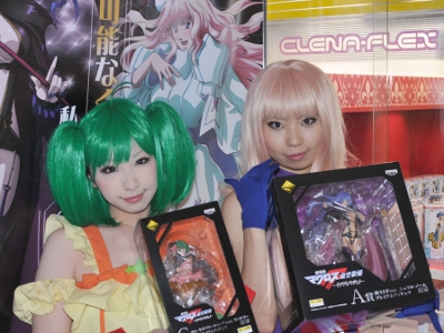 「あたしのくじをひけーっ！」大人気『一番くじプレミアム 劇場版マクロスF～イツワリノウタヒメ～』プラボ中野での販売風景を紹介――シェリルとランカのコスプレイヤー写真も大量掲載！-6