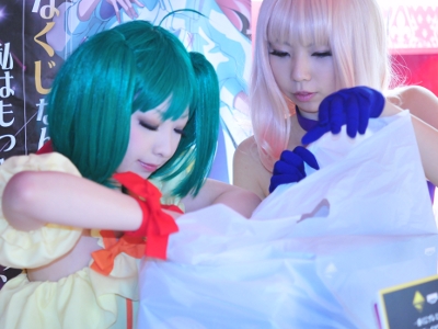 「あたしのくじをひけーっ！」大人気『一番くじプレミアム 劇場版マクロスF～イツワリノウタヒメ～』プラボ中野での販売風景を紹介――シェリルとランカのコスプレイヤー写真も大量掲載！-7