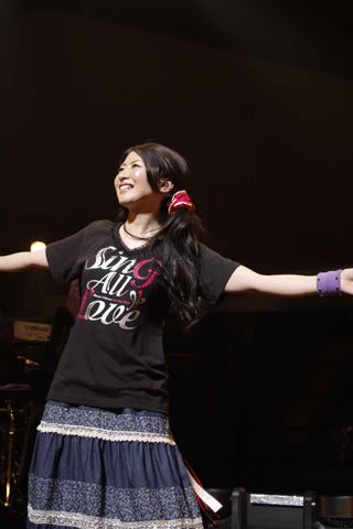 茅原実里さんの全国ツアー『Minori Chihara Live Tour 2010 ～Sing All Love～』がスタート！　ツアー初日の公演をレポート!!の画像-7