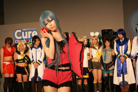 パシフィコ横浜で『Cure Cosplay Festival Vol.2』が開催！初音ミクが大集合したギャザリングステージの模様をお届けだ！