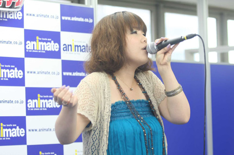 maoさんが1stアルバム『toddle』発売記念イベントを開催――7月31日のソロライブと『薄桜鬼』最新作のED曲を担当することを発表