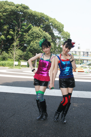 ゆいかおりが東京都内でまたまたゲリラライブ！「ゆいかおり『VIVIVID PARTY！』発売記念！東京都内で踊ってみた♪キャンペーン」レポート！真夏の空の下で少女達は踊る