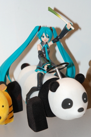 【WF2010夏】次の流れは展示性の強いフィギュアの可動性かも？　最新フィギュアを中心にチェック！-4