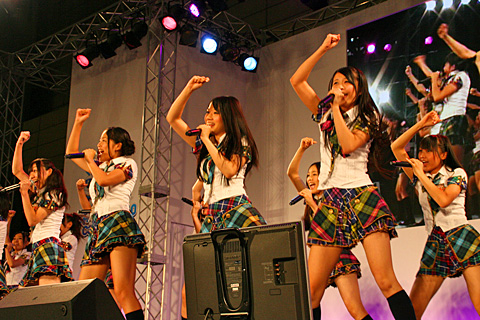 【キャラホビ2010】『キャラホビ2010』開催！初日のイベントステージから『SKE48　ライブステージ～幕張公演2010～』をご紹介！-1