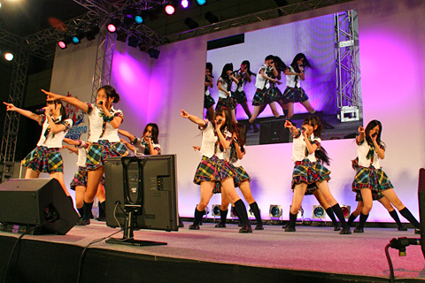 【キャラホビ2010】『キャラホビ2010』開催！初日のイベントステージから『SKE48　ライブステージ～幕張公演2010～』をご紹介！-2