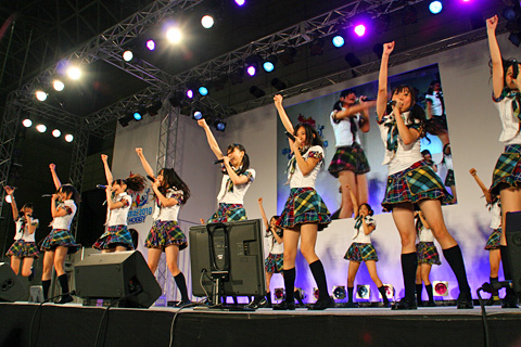 【キャラホビ2010】『キャラホビ2010』開催！初日のイベントステージから『SKE48　ライブステージ～幕張公演2010～』をご紹介！-3