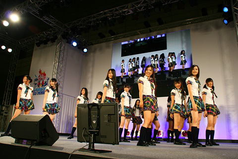 【キャラホビ2010】『キャラホビ2010』開催！初日のイベントステージから『SKE48　ライブステージ～幕張公演2010～』をご紹介！-4