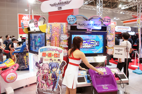 “NESiCAxLive”や“Aime”など注目発表も！　第48回アミューズメントマシンショーをレポート！-3