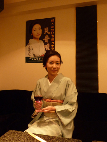 デビュー5周年記念イベントでSuaraさんがスナックのママに!?2日間限定の夢のイベントが実現!-1