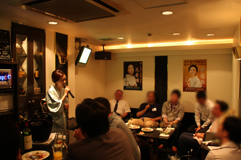 デビュー5周年記念イベントでSuaraさんがスナックのママに!?2日間限定の夢のイベントが実現!-8