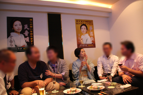 デビュー5周年記念イベントでSuaraさんがスナックのママに!?2日間限定の夢のイベントが実現!-9