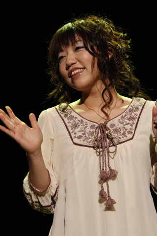 霜月はるかさんがバースデーに音楽ヒストリーを振り返るライブを開催！『Haruka Shimotsuki Original Acoustic Live 2010～シモツキン収穫祭～』レポート-5