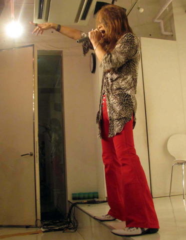 アニソン12曲をメドレーで熱唱!EIZO Japan『スーパーアニソンレジェンドオブ'90/Super anime song Legend of the 1990'』発売イベントレポート-3