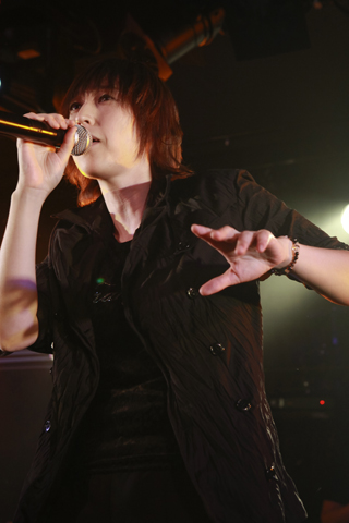 斎賀みつきfeat.JUST 3rd.LIVE『Just go ahead！』が開催！2011年1月27日リリースの新曲「Voice」を披露!!　-2
