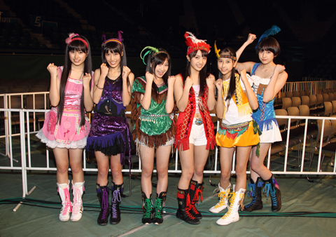 ももいろクローバーがK-1グランプリ決勝戦のハーフタイムショーにゲスト出演-1