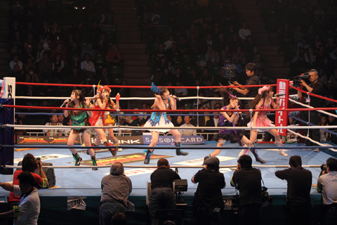 ももいろクローバーがK-1グランプリ決勝戦のハーフタイムショーにゲスト出演-2