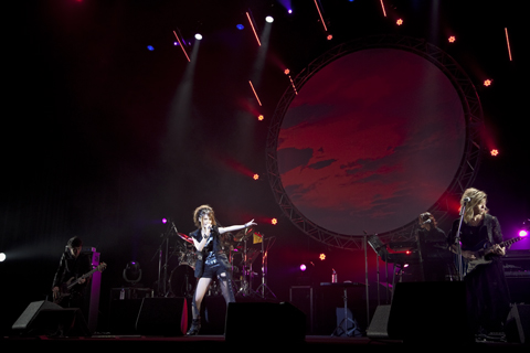 Crush Tearsが単独初ホールライブを敢行――“Crush Tears Second Live 『1219 ROCK HUNTER』”その激烈なるまでの絶頂感をレポートだっ！-2