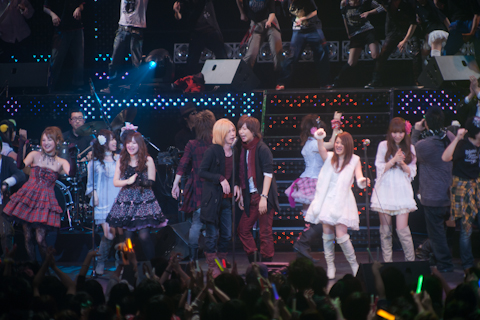 新ニコミュは『ココロ』『DEAR BOYS』！　初音ミクと鏡音リンもライブに駆けつけた“ニコニコ大会議2010-2011全国ツアーFINAL（凹）”をレポート！-3