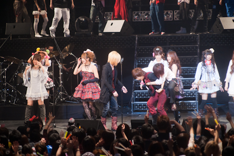 新ニコミュは『ココロ』『DEAR BOYS』！　初音ミクと鏡音リンもライブに駆けつけた“ニコニコ大会議2010-2011全国ツアーFINAL（凹）”をレポート！-12