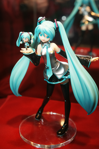 【WF2011冬】企業ブースの注目フィギュアやアイテムを紹介！　その1-2