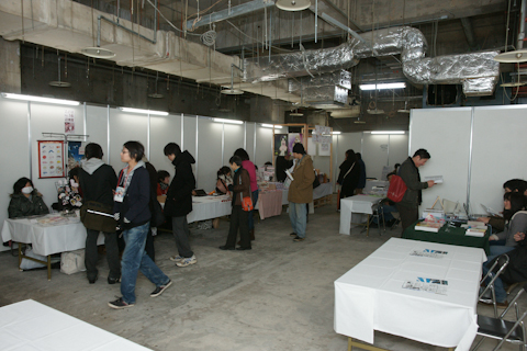 最先端の研究も展示で未来とコラボ――「つっコミ!! - つくばSF・コミックフェスタ2011」レポート～萌え米からイバライガー、二足歩行ロボットまで！-4