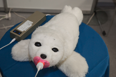 最先端の研究も展示で未来とコラボ――「つっコミ!! - つくばSF・コミックフェスタ2011」レポート～萌え米からイバライガー、二足歩行ロボットまで！-18