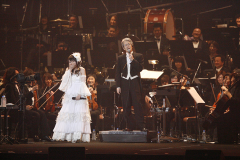 「NANA MIZUKI LIVE GRACE 2011 -ORCHESTRA-」常に挑戦し続ける歌姫・水樹奈々が今度はフルオーケストラとコラボ――圧倒的なボーカルと壮大なハーモニーが織り成す魅惑のステージをレポート！-4