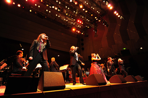 『JAM Project シンフォニックコンサート2011』レポート―“壮麗さ”と“情熱性”が交錯し、会場は幸せと興奮に包まれていた。の画像-2