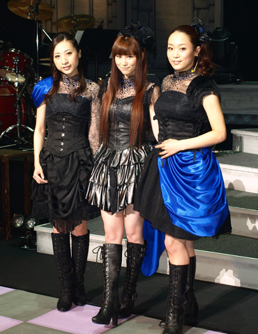 『Kalafina Spring TOUR 2011 “Magia”』ファイナル公演を前にKalafinaの3人が思いを語った――「今回の衣装のコンセプトは“Magia”です」-1