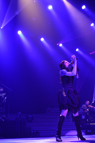 壮麗で幻想的なKalafinaの“魔法(Magia)”は全ての魂を魅了する――「Kalafina LIVE Spring TOUR 2011“Magia”」ファイナル公演をレポート！-2