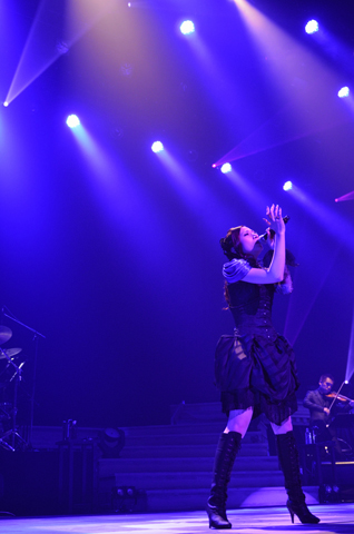 壮麗で幻想的なKalafinaの“魔法(Magia)”は全ての魂を魅了する――「Kalafina LIVE Spring TOUR 2011“Magia”」ファイナル公演をレポート！