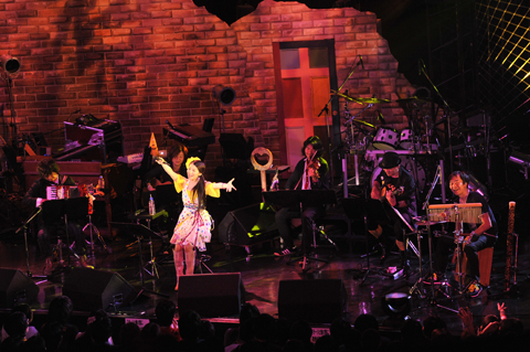 「みんなの背中をグッと押してあげられるようなライブにしたい」―― 茅原実里ライブツアー“Minori Chihara Live Tour 2011 ～Key for Defection～”をレポート！-11