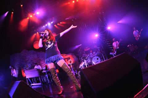 「みんなの背中をグッと押してあげられるようなライブにしたい」―― 茅原実里ライブツアー“Minori Chihara Live Tour 2011 ～Key for Defection～”をレポート！-14