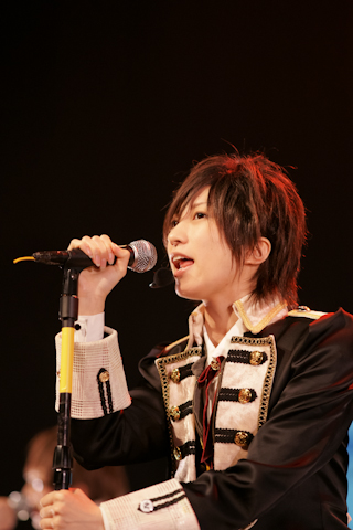 華麗な剣舞でも魅せた！　“ガンホーフェスティバル2011”腐男塾ライブをレポート！-2