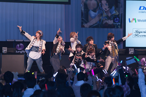 華麗な剣舞でも魅せた！　“ガンホーフェスティバル2011”腐男塾ライブをレポート！-5