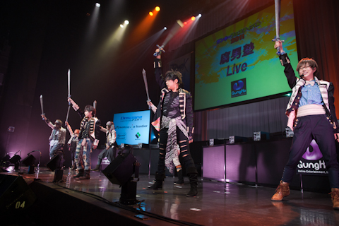 華麗な剣舞でも魅せた！　“ガンホーフェスティバル2011”腐男塾ライブをレポート！-6