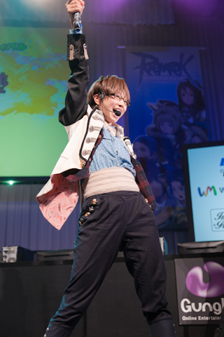 華麗な剣舞でも魅せた！　“ガンホーフェスティバル2011”腐男塾ライブをレポート！-11