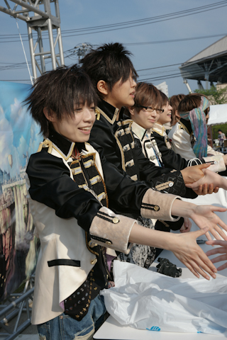 華麗な剣舞でも魅せた！　“ガンホーフェスティバル2011”腐男塾ライブをレポート！-14