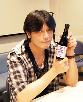 高橋広樹の「玉子かけ御飯専用 玉醤(醤油)」と「原寸大シャツ」が、期間限定で札幌・仙台・新潟・宇都宮のアコスで買える!-1