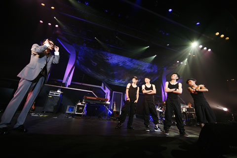 宮野真守が『MAMORU MIYANO LIVE TOUR 2011 ～STANDING!～』公演は超大物ゲストも登場してファン思わず号泣！？――ライブレポで誌上再現！-5