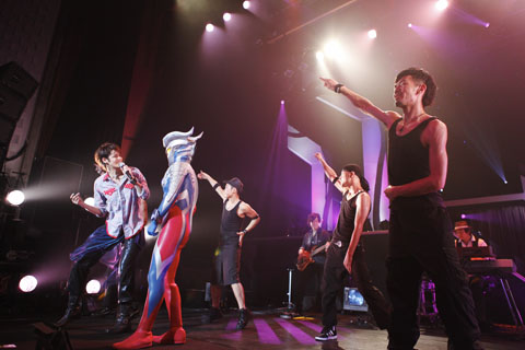 宮野真守が『MAMORU MIYANO LIVE TOUR 2011 ～STANDING!～』公演は超大物ゲストも登場してファン思わず号泣！？――ライブレポで誌上再現！-6