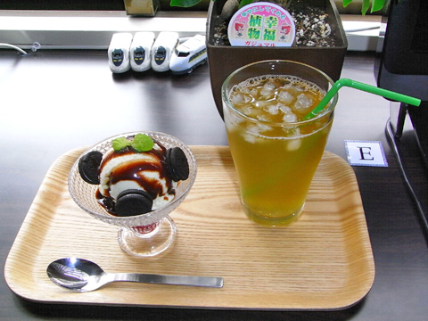 『ミラクル☆トレイン』が「CAFE801」とコラボ！「ミラクル☆カフェ801～サンシャイン＆レインボーまつり～」を開催！8月20日、21日には
