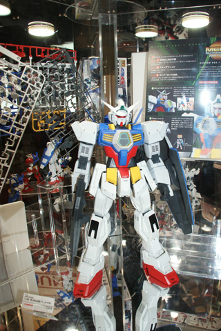 【キャラホビ2011】バンダイブースは、今秋放送の『ガンダムAGE』グッズを大展開！-2