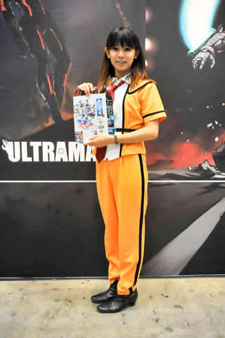 【キャラホビ2011】コスプレレポ（７）――コスプレプラザはもちろんだけど、企業ブースのコンパニオンさんたちも姿も美しかった！キャラホビの企業ブースコンパニオンさんを大紹介！　メイドと戦車はもはや夏の風物詩！？-9