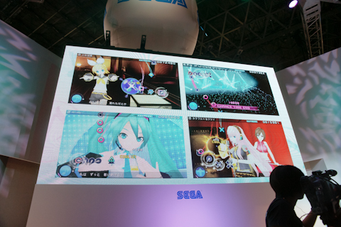 【TGS2011】藤田咲さんも「愛でるには最高です！」とちっちゃいミクに大興奮！セガブース『Project DIVA』ステージをレポート！-2
