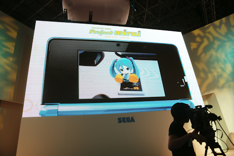 【TGS2011】藤田咲さんも「愛でるには最高です！」とちっちゃいミクに大興奮！セガブース『Project DIVA』ステージをレポート！-4