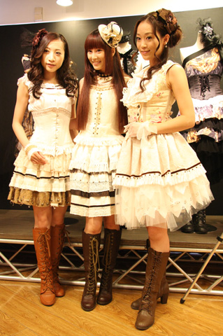 3rdアルバム&アーティストブック発売記念――渋谷をKalafina色に染め上げる『Kalafina Week in Shibuya』本日開始!!-2