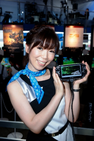 【TGS2011】最注目ハード「PS Vita」ってどんなハード?(1) 一番人気の『GRAVITY DAZE』で魅力に迫る! -3