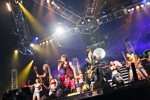 GRANRODEOが2度目の武道館公演！『GRANRODEO LIVE 2011 G6 ROCK☆SHOW ～SUPERNOVA FEVER～』レポートの画像-1